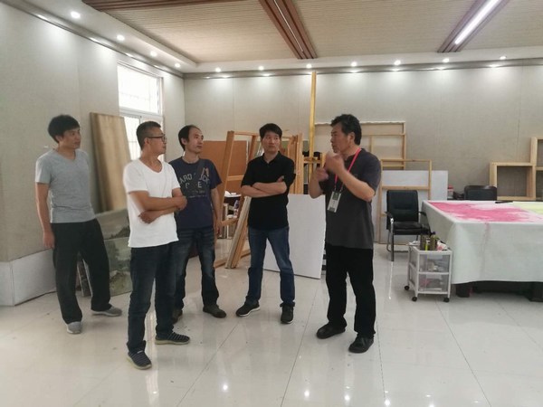 审核评估专家来公司考察走访.jpg 审核评估专家来公司考察走访.jpg